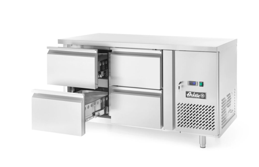 Aušinimo stalas su 4 lentynomis ir šone esančiu agregatu, Arktic, Profi Line, 230V/250W, 1360x700x(H)858mm