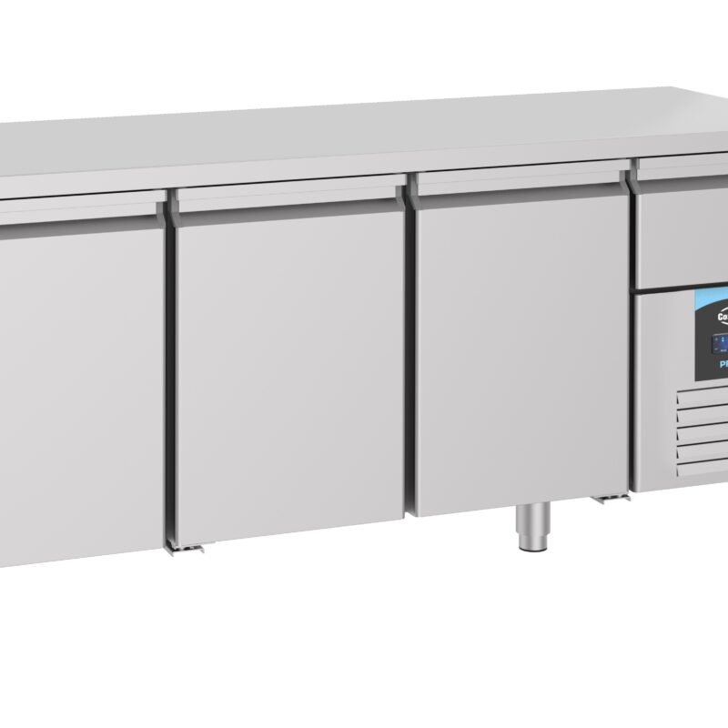 700 REFRIGERATED COUNTER 3 DOORS